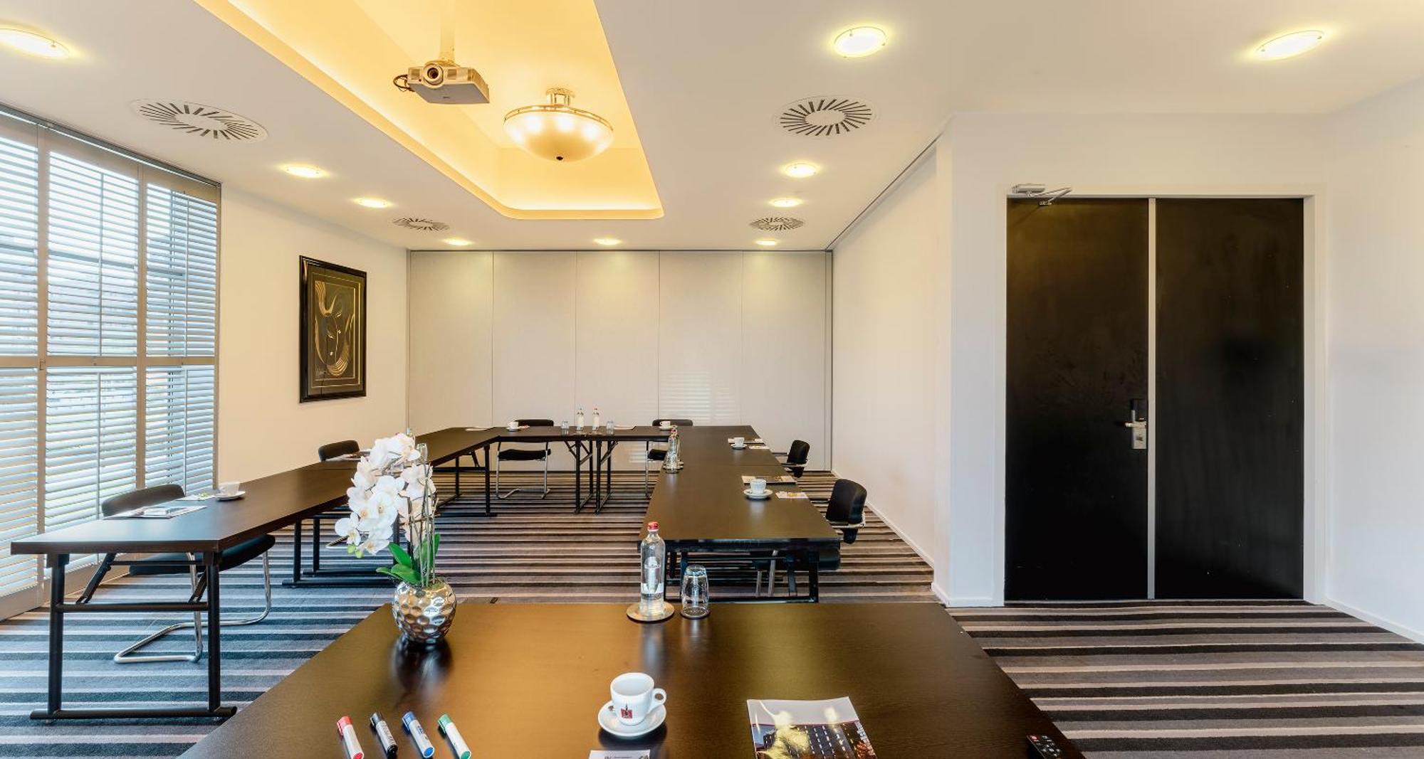 Plaza Premium Grand Winston Hotel Райсвайк Екстериор снимка