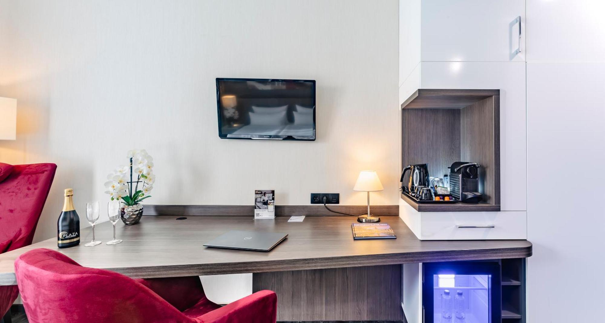 Plaza Premium Grand Winston Hotel Райсвайк Стая снимка