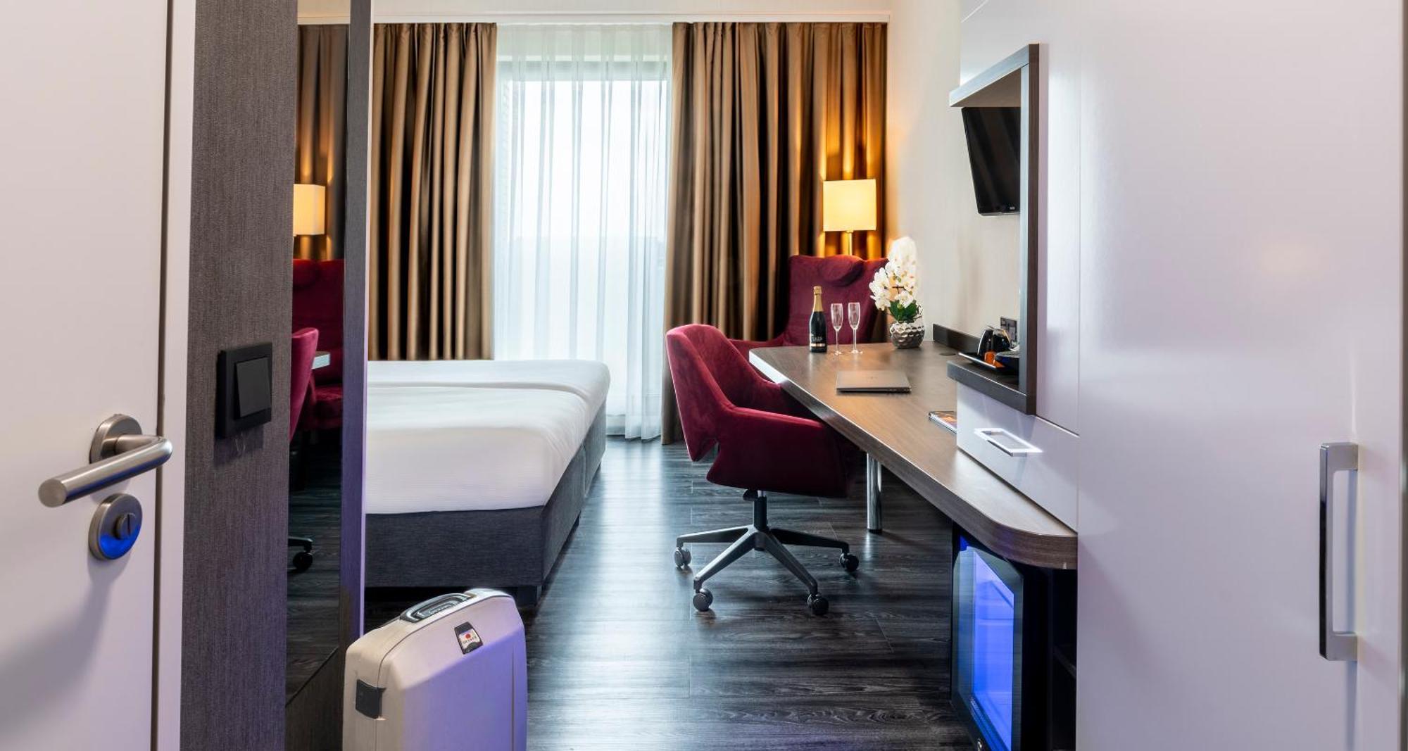 Plaza Premium Grand Winston Hotel Райсвайк Стая снимка