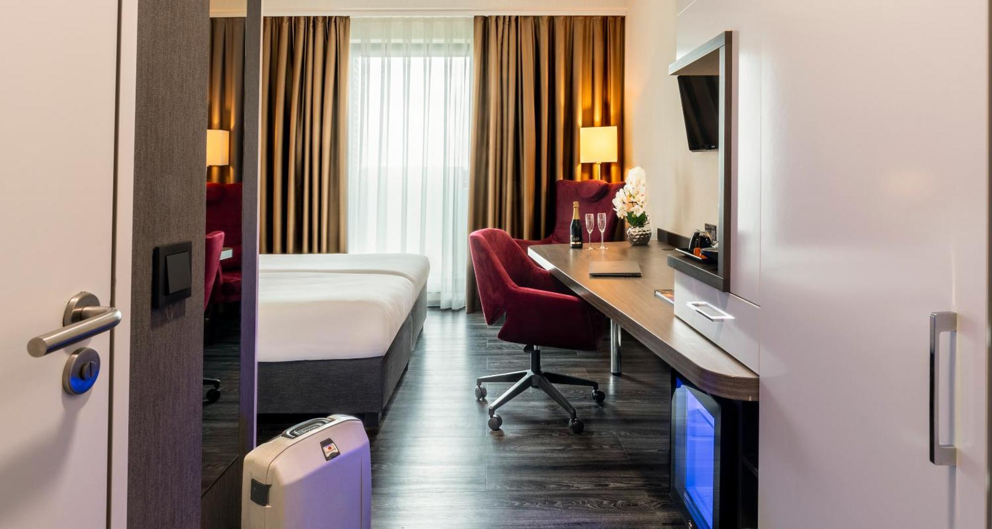 Plaza Premium Grand Winston Hotel Райсвайк Екстериор снимка